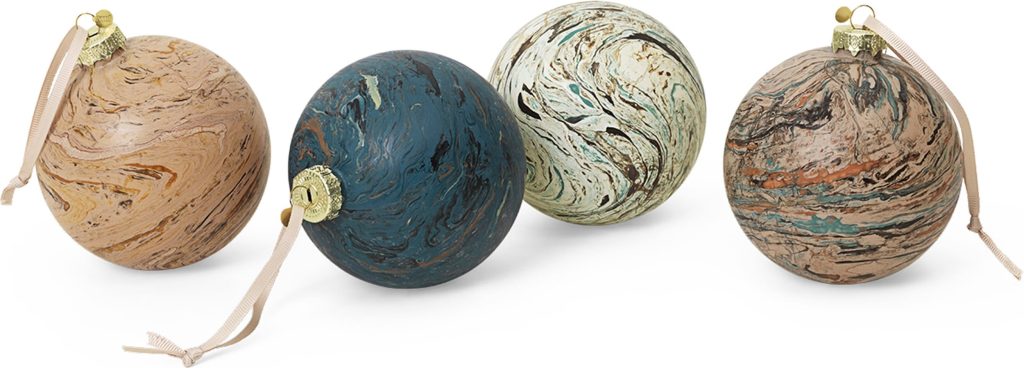 Bombki Ferm Living L marmurowe 4 szt. – elegancki design, dekoracyjne, ceramiczne