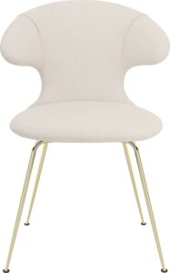 Krzesło Time Flies jasnopiaskowe na mosiężnych nogach – elegancki design, komfortowe siedzisko, nowoczesny styl