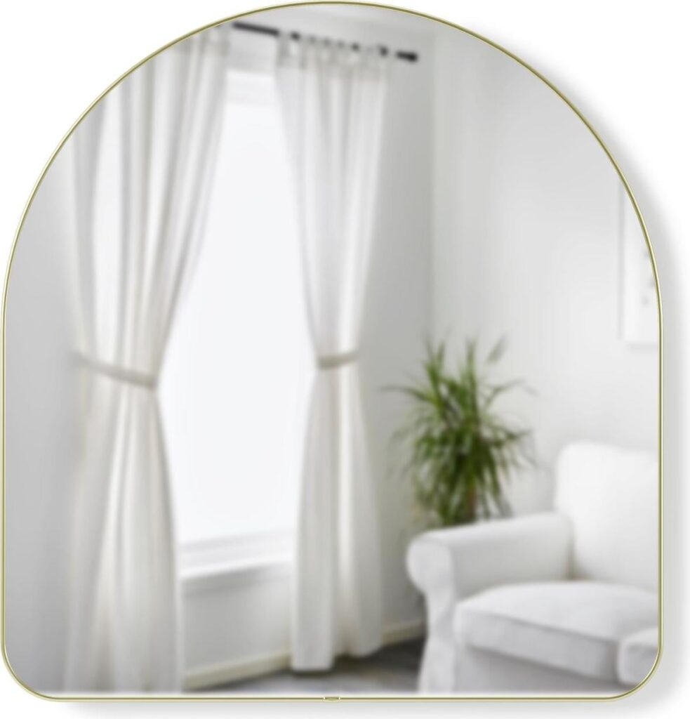 Lustro ścienne Hubba 86 x 91 cm mosiądz – elegancki design, złoty kolor, wysokiej jakości materiał