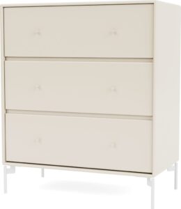 Komoda Carry jasnobeżowa na białych nogach – styl skandynawski, funkcjonalność, elegancki design