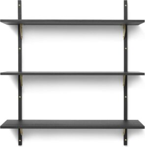 Półka Sector potrójna 87 cm czarny jesion z mosiężnym mocowaniem – elegancka, funkcjonalna, stylowa.