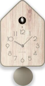 Zegar z kukułką Home QQ-UP taupe – elegancki styl, naturalne materiały, funkcjonalność