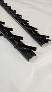 Metalowy mechanizm żaluzji ogrodowych – komplet czarny 107 cm